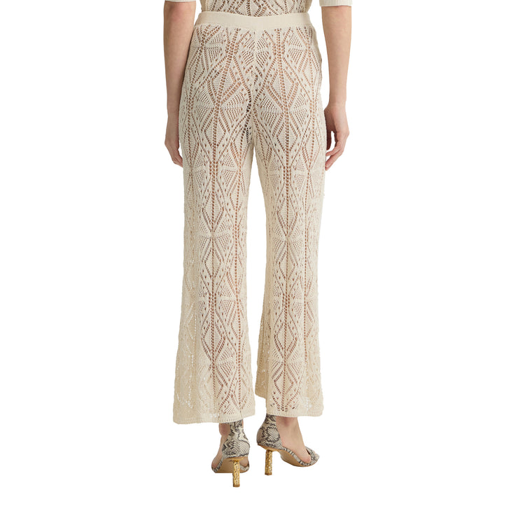 Pantaloni Donna in maglia crochet beige modella retro