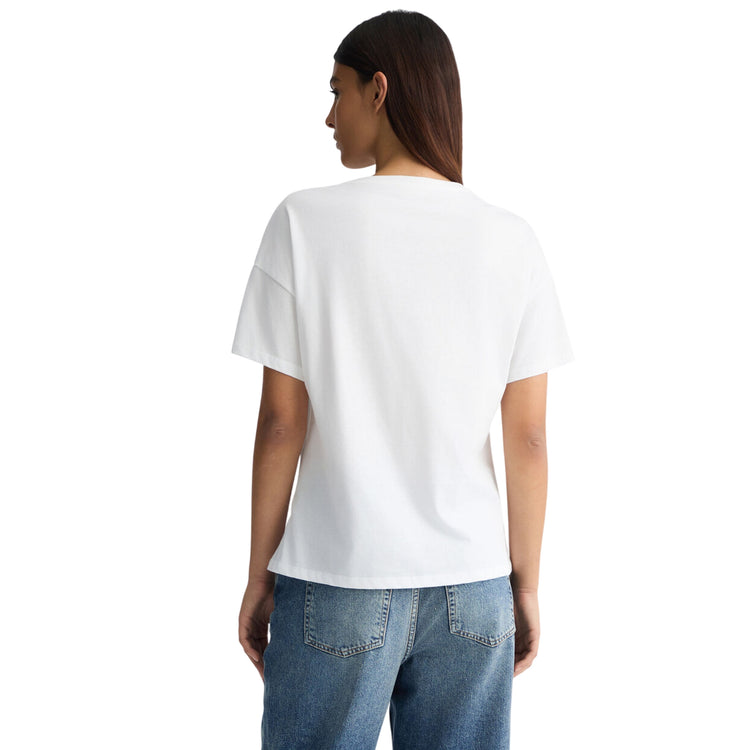 T-shirt Bianca da Donna con stampa "Sunset Cruise" modella retro