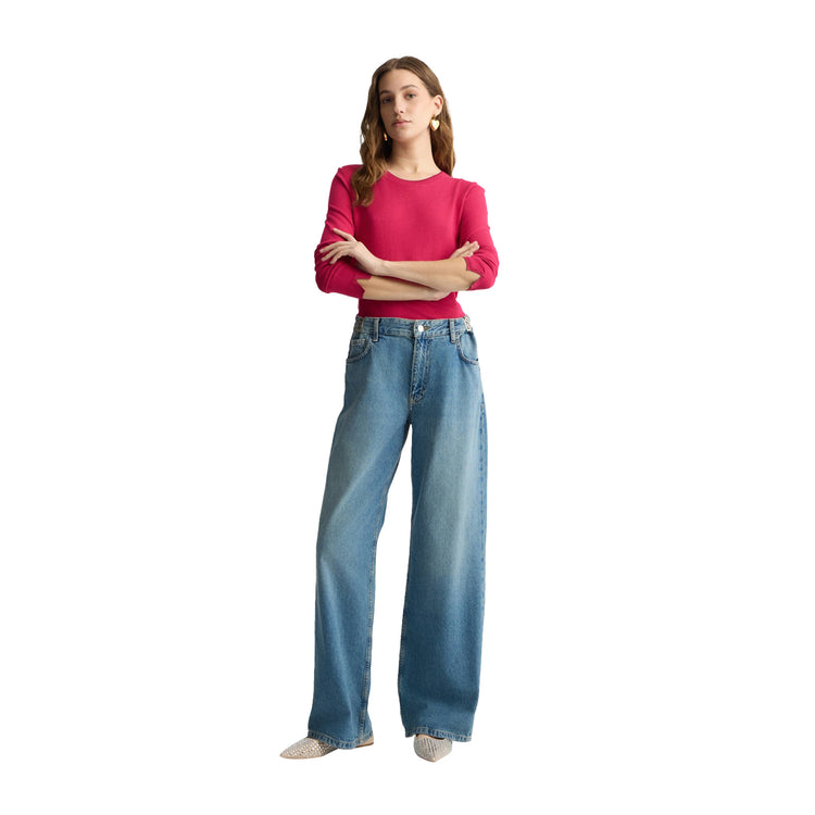 Maglia Donna Fucsia con spacchetti sui polsi modella frontale intera