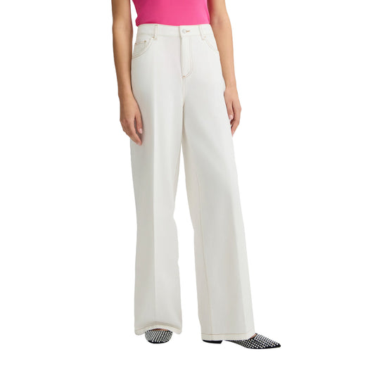 Jeans Flare Donna con dettagli crochet Bianco modella frontale