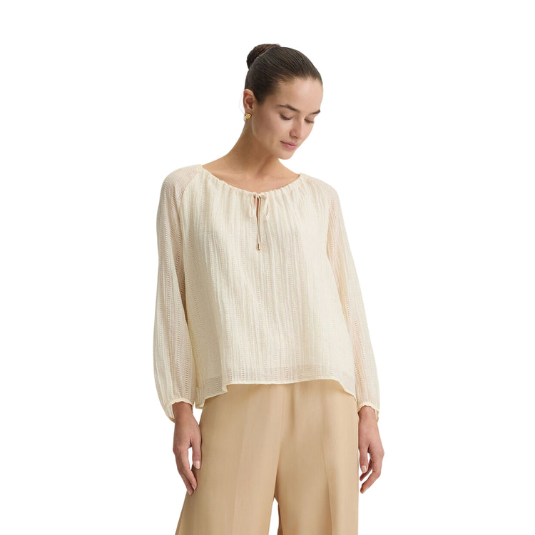 Blusa da Donna con laccetti davanti modella frontale