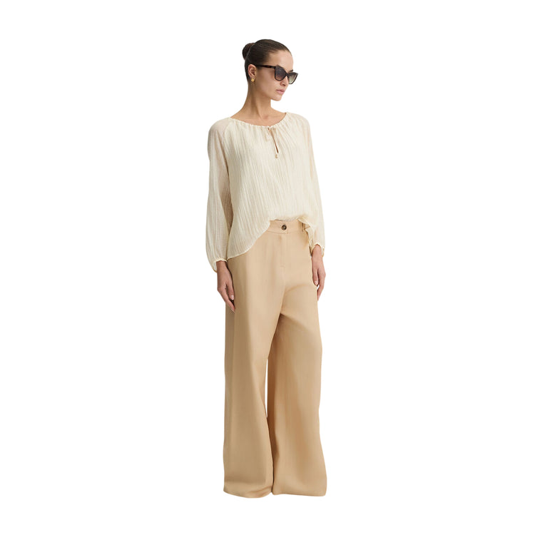Blusa da Donna con laccetti davanti modella intera frontale