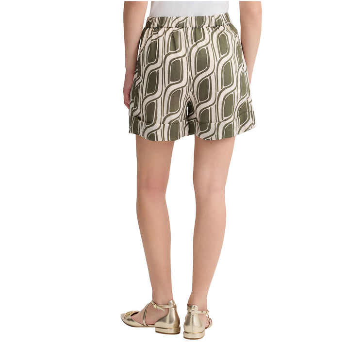 Shorts Donna in ramiè stampato Verde modella retro