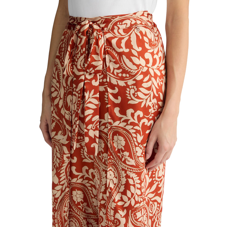 Pantaloni Donna con Stampa paisley all over modella frontale vicina