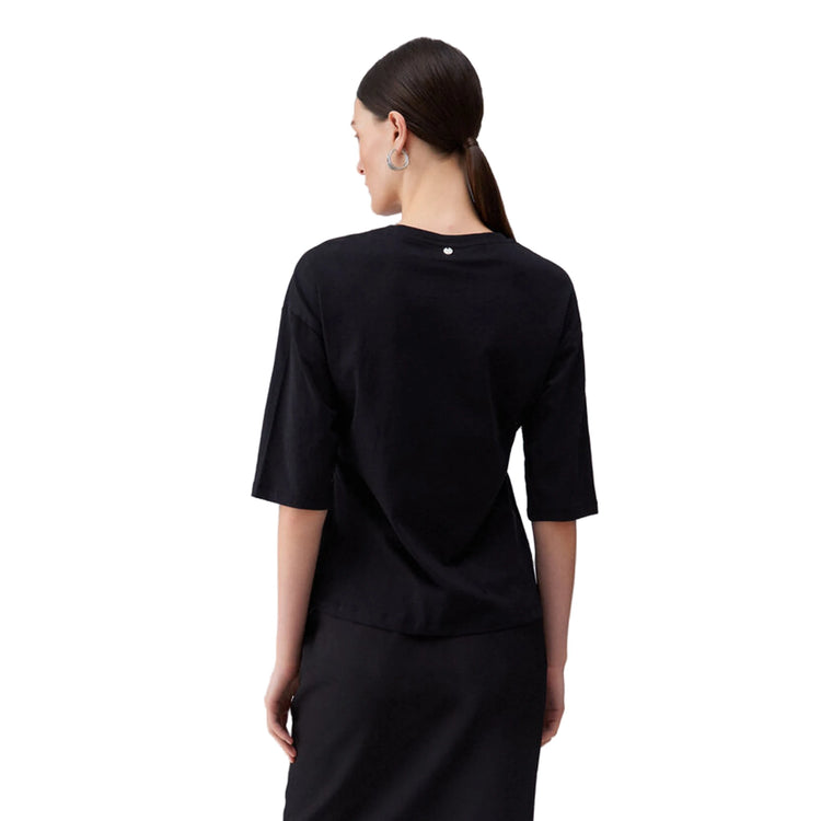 T-shirt Donna con applicazioni su scollo modella retro