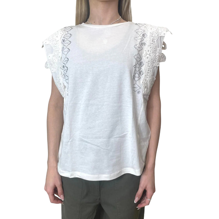 T-shirt bianca con pizzo e strass sulle maniche