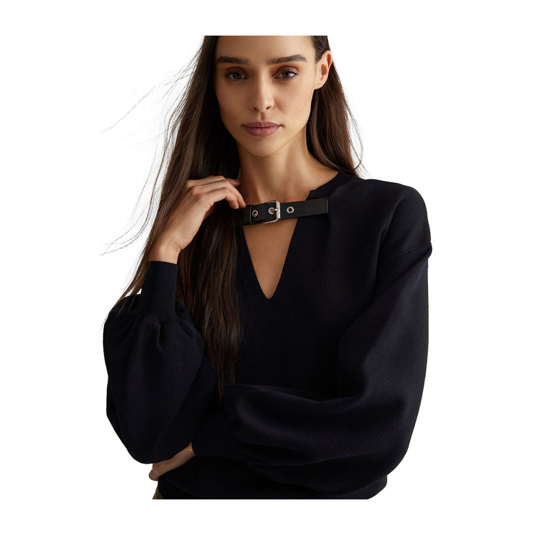 Maglia Donna con cinturino sul davanti nero modella ravvicinata frontale