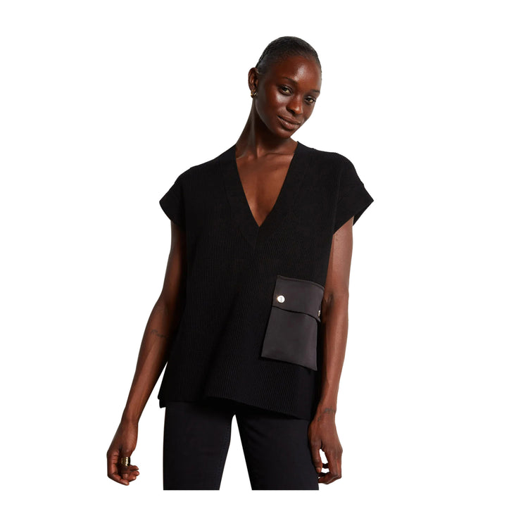 modella frontale Maglia Donna con tasca nera
