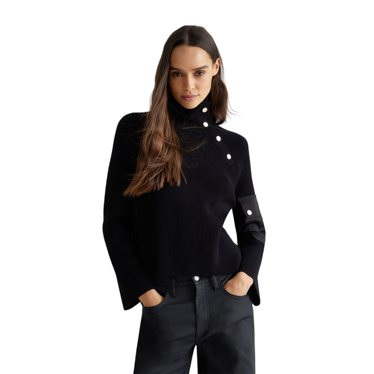 Maglia Donna con bottoni e tasca nera modella frontale