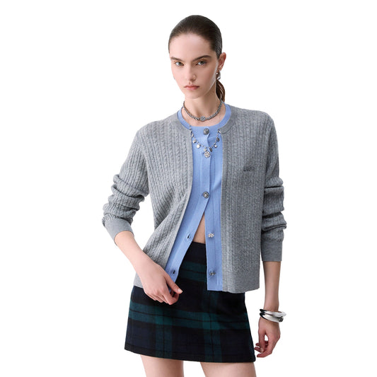 Cardigan Donna con inserto bimateriale, modella frontale