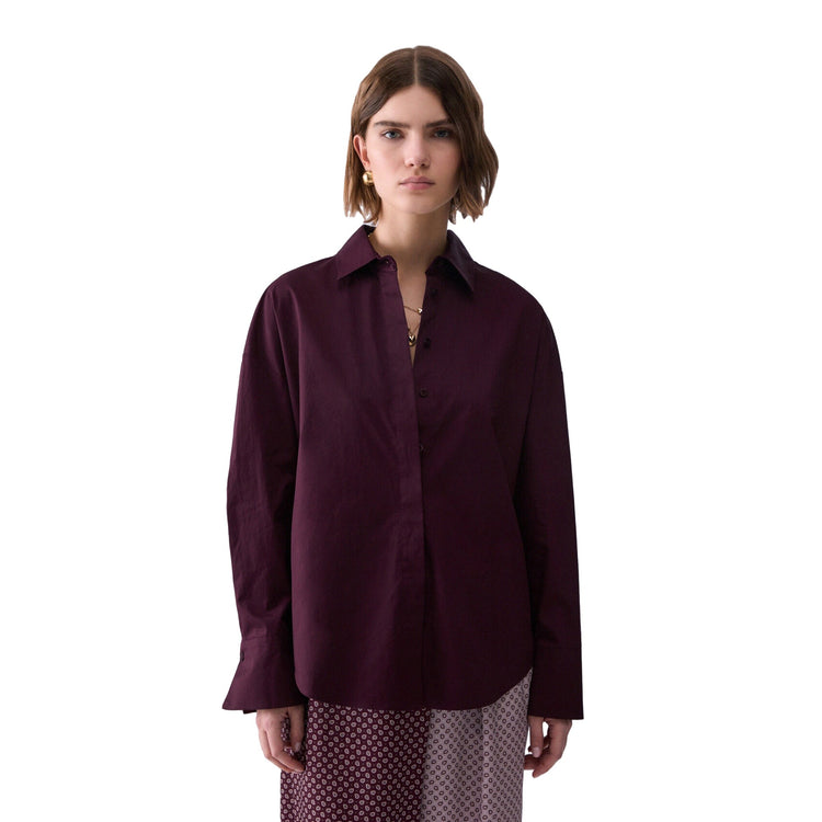 Camicia Donna con inserto jacquard sul retro modella frontale