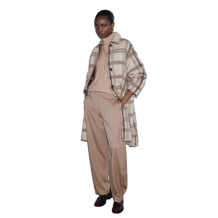Cappotto jacquard Donna in maglia spazzolata, motivo check beige modella