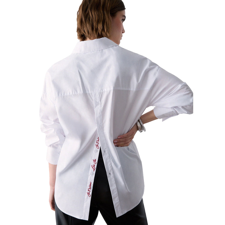 Camicia Donna con spacco retro in colore bianco modella retro
