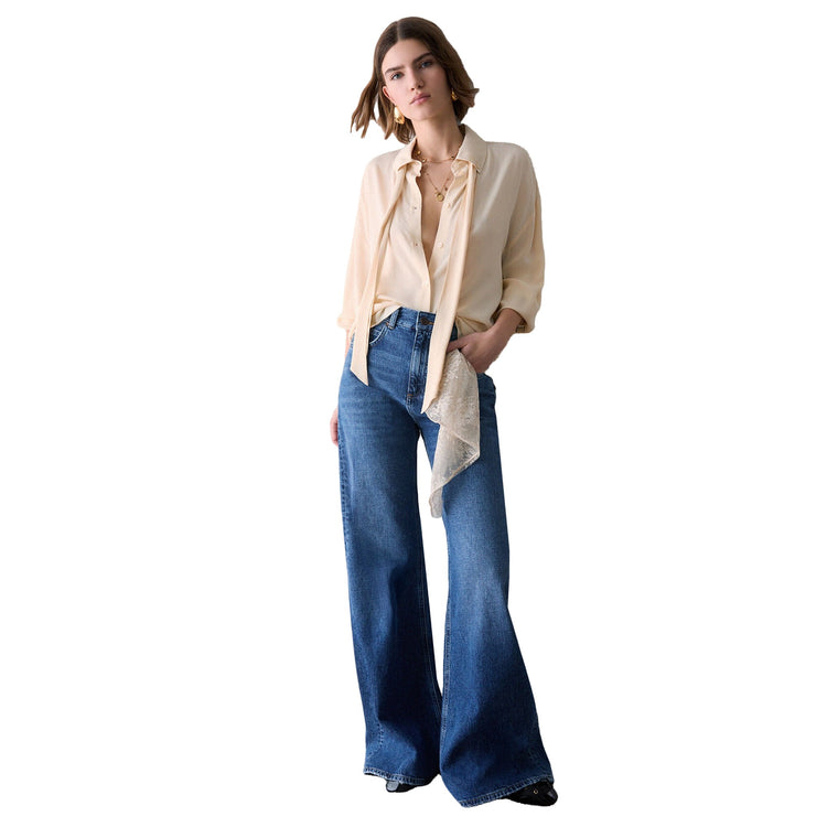 Camicia Donna con fiocco sur ton color panna modella intera frontale