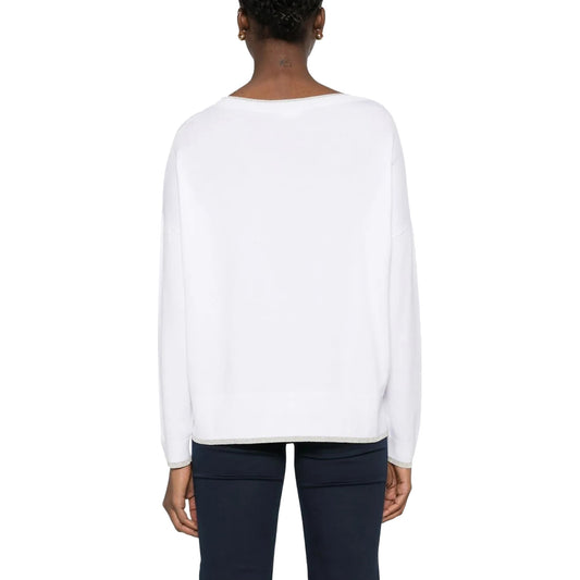 Retro modella con Maglia Bianca in lurex con scollo a barca