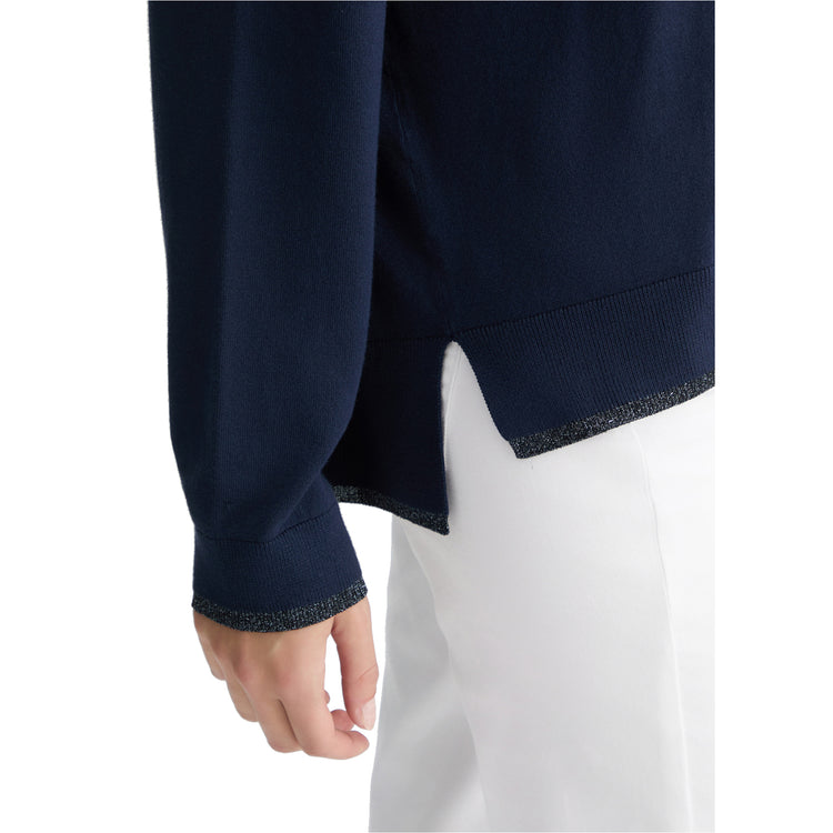 Dettaglio ravvicinato Maglia Blu in lurex con scollo a barca