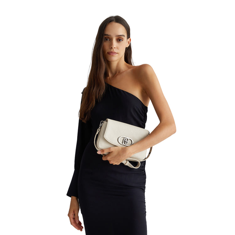 Modella con Borsa a spalla Donna in tessuto spalmato Beige