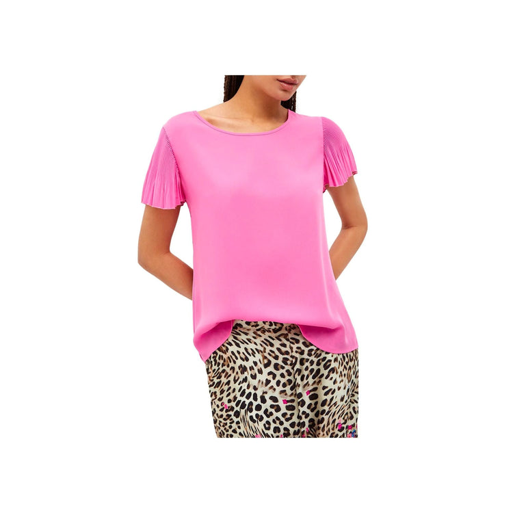 Solid color women's blouse with porthole on the back