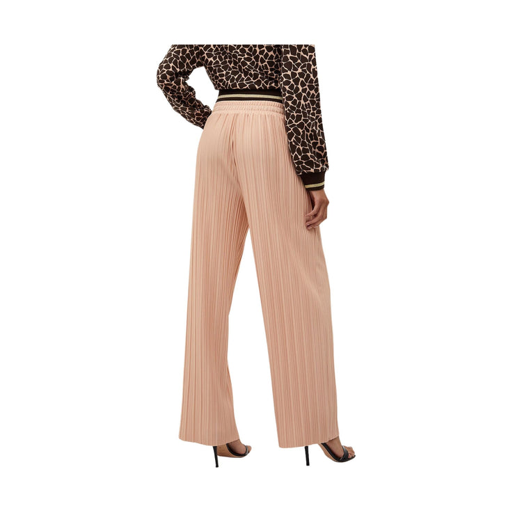 Women's trousers with pleated pattern