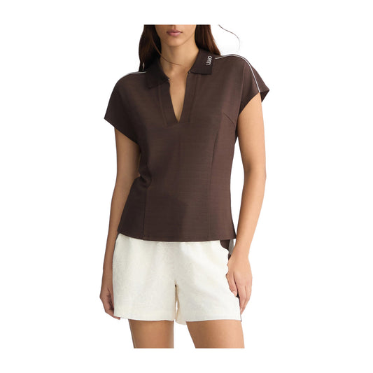 Polo Donna Marrone con dettaglio a contrasto modella frontale