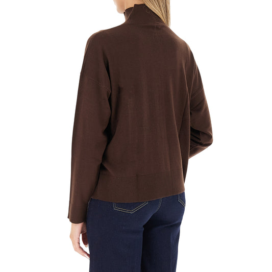 Lupetto Donna con patch al fondo Marrone modella retro