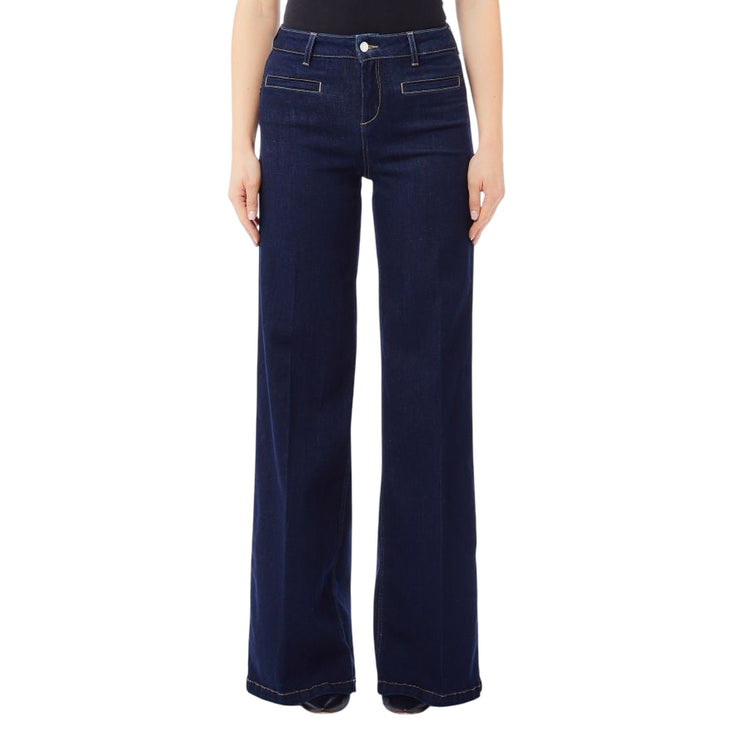 Jeans Donna con inserto elastico sul retro modella frontale