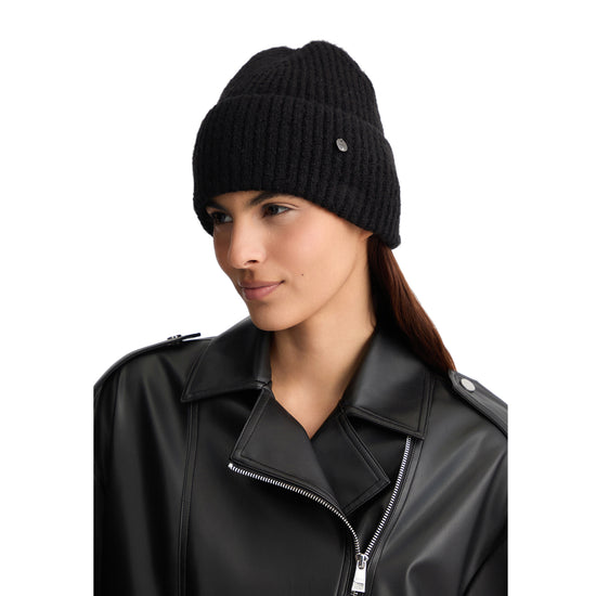 Berretto Donna beanie in maglia Nero modella