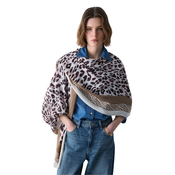 Foulard Donna con stampa animalier Beige modella