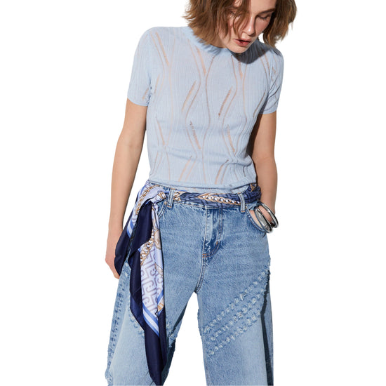 Foulard grande Donna con fiocco e catene Blu modella