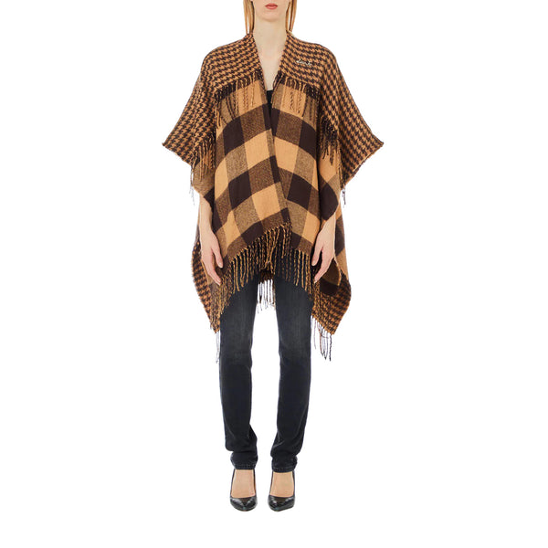 Poncho Donna con frange Marrone modella frontale