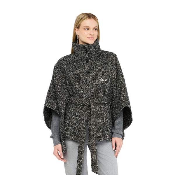 Poncho Donna con cintura in tessuto chevron modella frontale