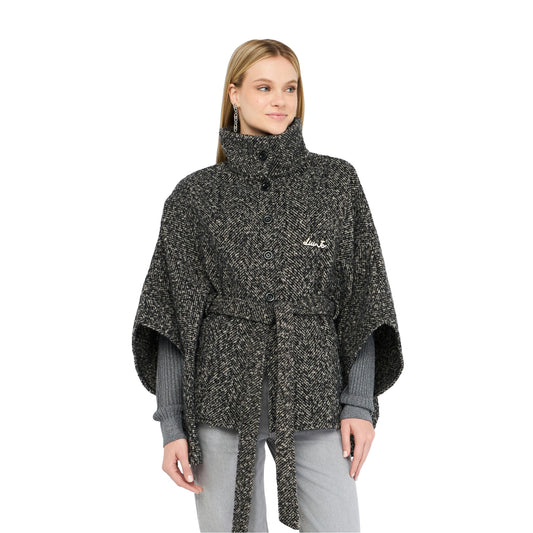 Poncho Donna con cintura in tessuto chevron modella frontale