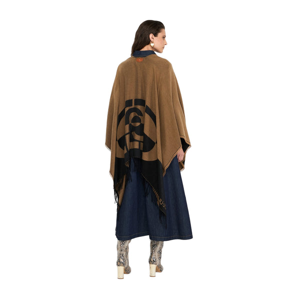 Acquista subito il Poncho Donna, in morbido tessuto, bordi con frange, patch logata sul retro, firmato LiuJo su Martini 900: vieni a scoprire tutta la collezione sul nostro sito