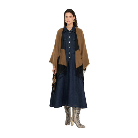 Acquista subito il Poncho Donna, in morbido tessuto, bordi con frange, patch logata sul retro, firmato LiuJo su Martini 900: vieni a scoprire tutta la collezione sul nostro sito