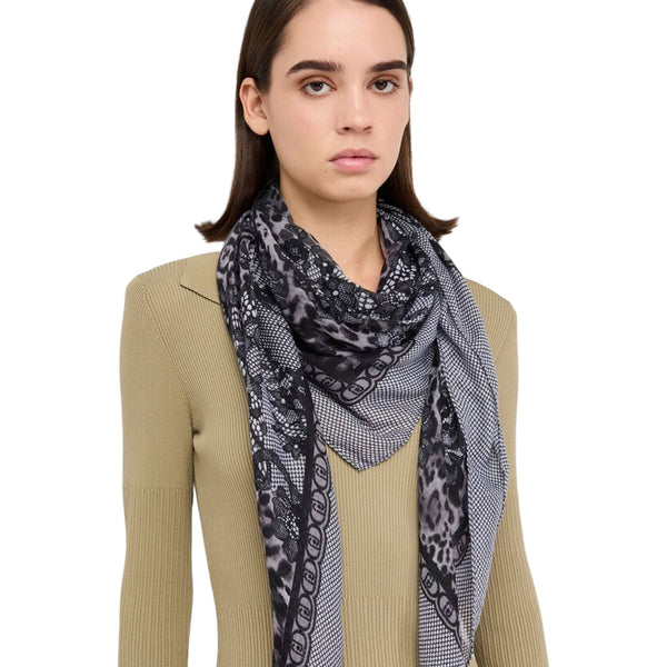 Foulard Donna con stampa pizzo Nero modella