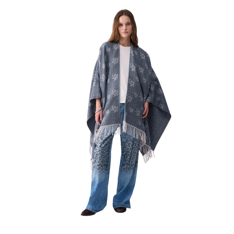 Poncho Donna con logo jacquard modella intera frontale