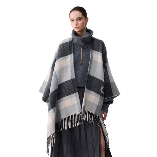 Poncho Donna check jacquard grigio modella frontale