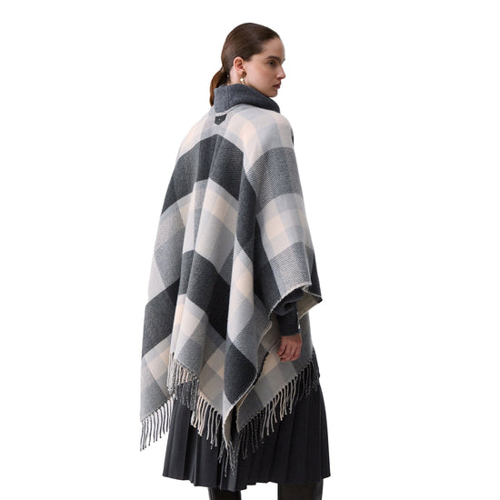 Poncho Donna check jacquard grigio modella retro