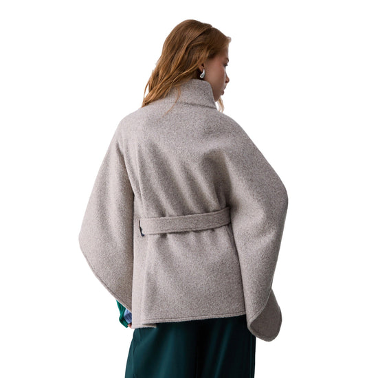 Poncho Donna con cintura in vita Grigio modella retro