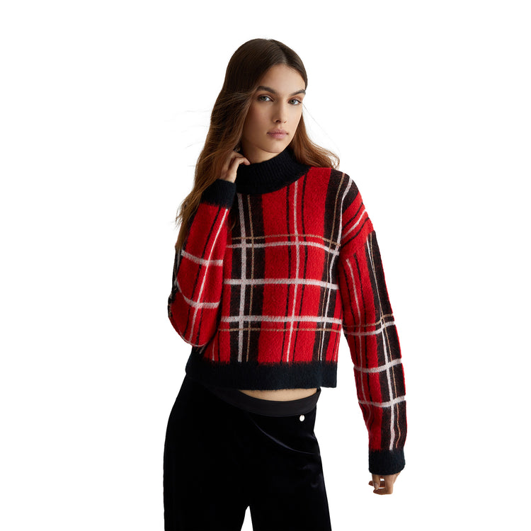 Modella con Pullover in tartan rosso Liu Jo