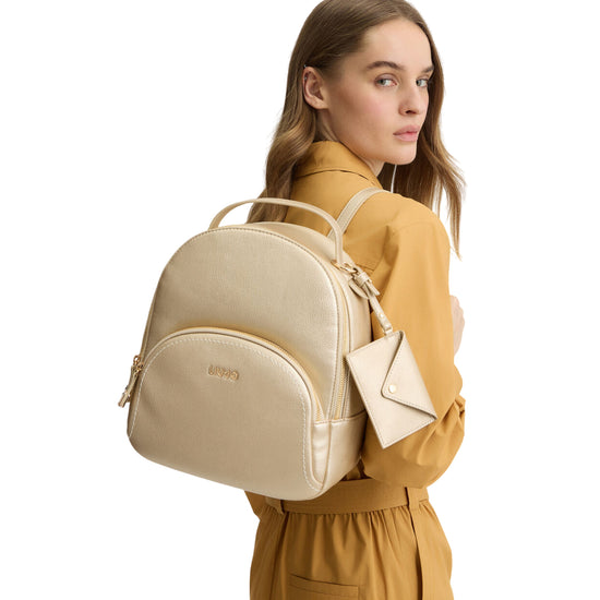 Zainetto Donna in similpelle con portamonete Oro su modella