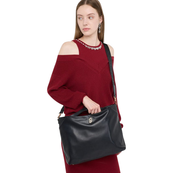 Tote bag media Donna con charm a tasca Nero su modella