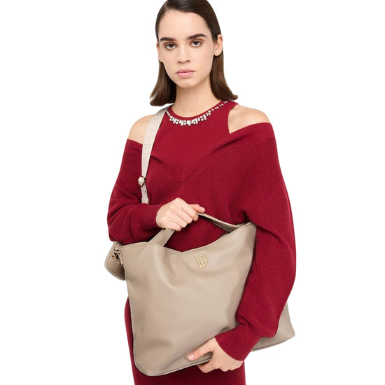 Tote bag media Donna con charm a tasca Beige modella