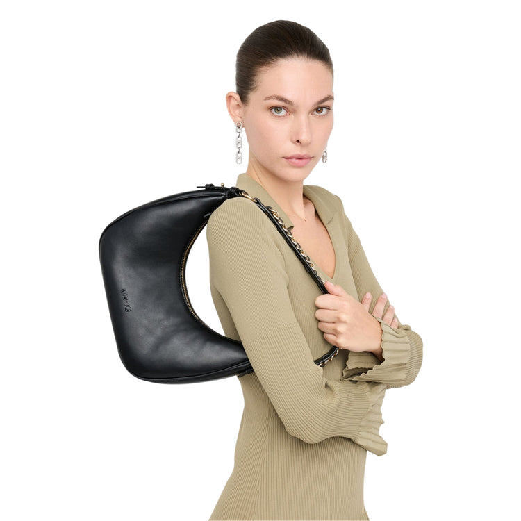 Borsa a spalla piccola con manico catena intrecciata Nero su modella