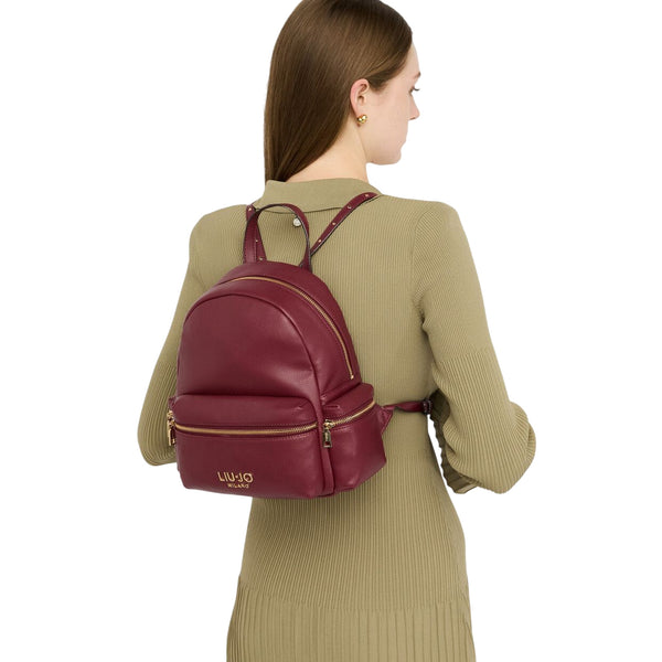 Zaino Donna con spallacci con borchie Bordeaux su modella