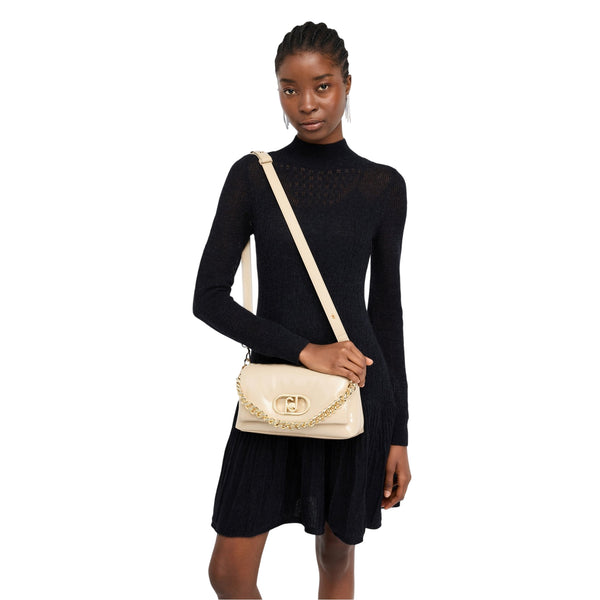 Borsa Donna LaPuffy media glossy Beige su modella