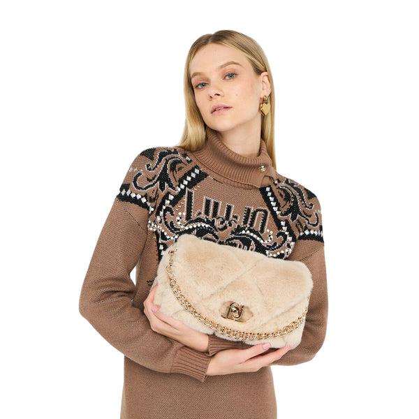 Borsa Donna LaPuffy media in pelliccia beige modella