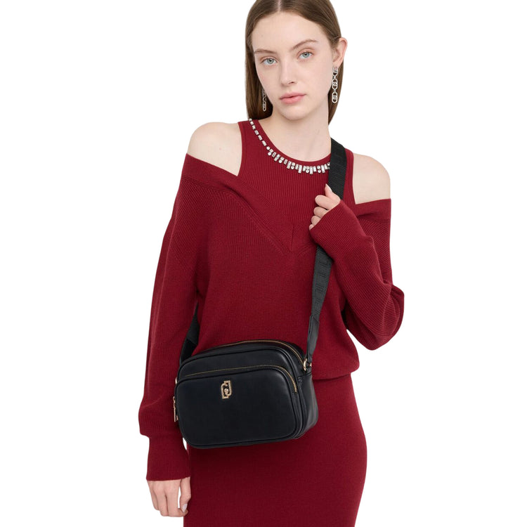 Borsa Donna a tracolla media con tasca davanti Nero modella