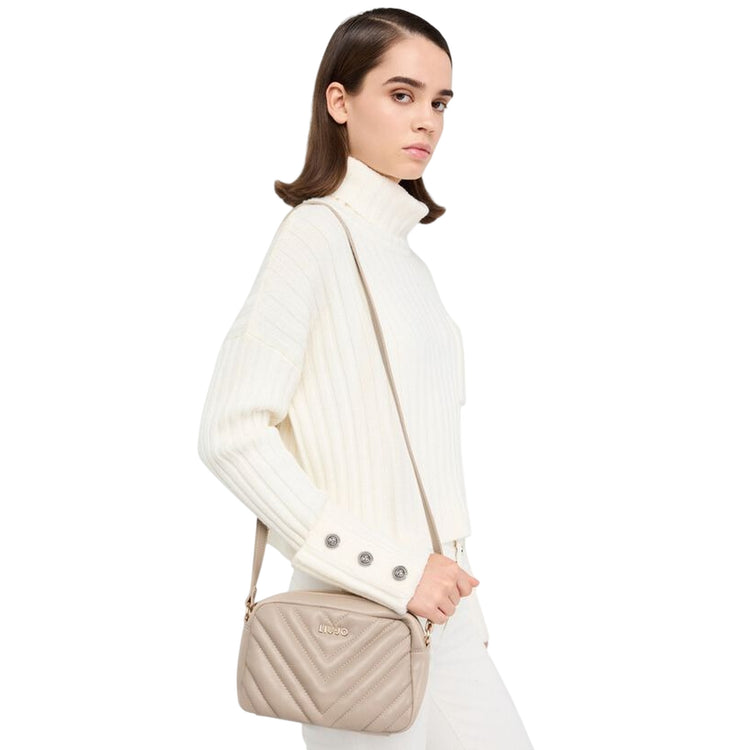 Borsa a tracolla Donna matelassé Beige su modella