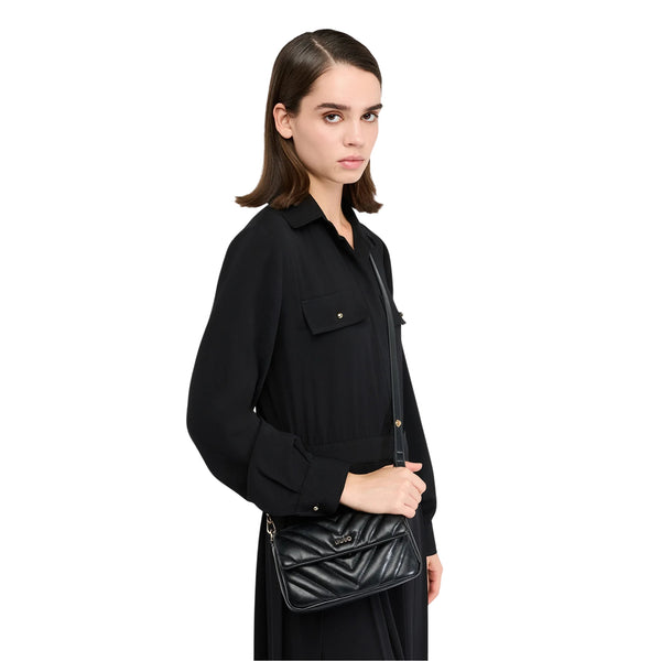 Borsa a tracolla effetto nappa trapuntata nera modella